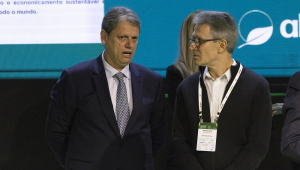 O governador de São Paulo, Tarcísio de Freitas, e o governador de Minas Gerais, Romeu Zema, participam do 24º Congresso Brasileiro do Agronegócio