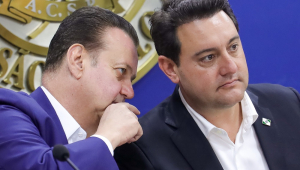 O presidente do PSD, Gilberto Kassab, conversa com Ratinho Júnior, governador do Paraná e um dos principais quadros do partido