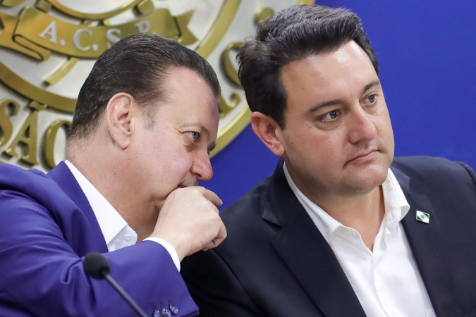 O presidente do PSD, Gilberto Kassab, conversa com Ratinho Júnior, governador do Paraná e um dos principais quadros do partido