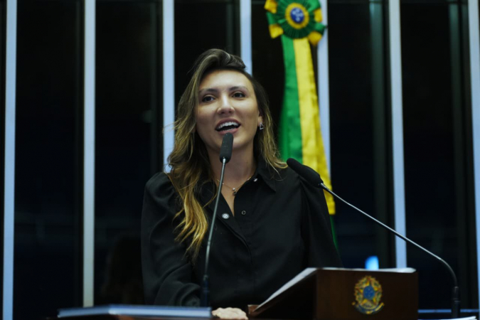 Ana Carla Lopes é advogada formada pela Universidade da Amazônia, com pós-graduações em Direito Público com ênfase em Gestão Pública, Ciência Política e Administração Pública