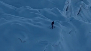 Polonês se torna primeiro alpinista a descer o Everest de esqui sem usar oxigênio suplementar