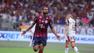Wilian José comemora o gol solitário da vitória do Bahia sobre o Flamengo na Fonte Nova