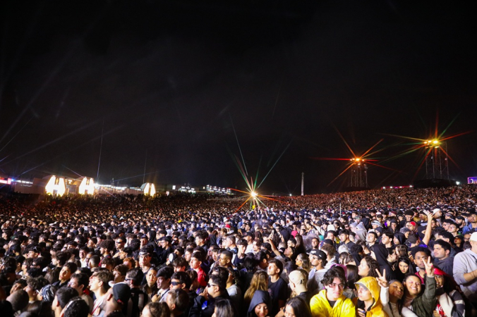 Público durante show do cantor brasileiro Matuê no palco The One durante o primeiro dia do festival de música The Town