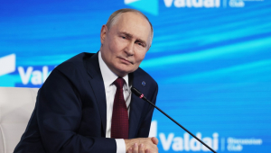 Presidente russo Vladimir Putin discursa durante uma sessão plenária da 22ª reunião anual do Valdai Discussion Club, em Sochi