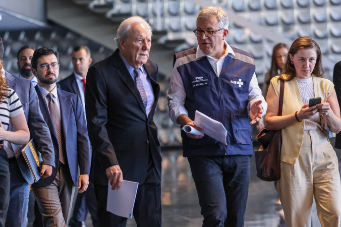 Os ministros Ricardo Lewandowski (Justiça) e Alexandre Padilha (Saúde), durante entrevista para falar sobre os casos de bebidas alcoólicas adulteradas com metanol