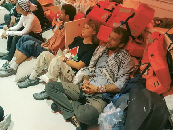 O Ministério das Relações Exteriores israelense anunciou este jueves que alguns dos ativistas da Flotilha Global Sumud presos, entre eles Greta Thunberg, estão "seguros e em bom estado de saúde" e sendo trasladados "de maneira segura" ao território israelense, onde "começarão os procedimentos de deportação para a Europa". EFE/ Ministerio de Exteriores israelí // SOLO USO EDITORIAL/SOLO DISPONIBLE PARA ILUSTRAR LA NOTICIA QUE ACOMPAÑA (CRÉDITO OBLIGATORIO)