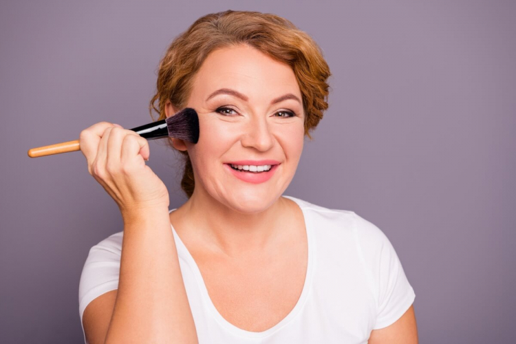 4 mitos e verdades do pó facial em peles maduras