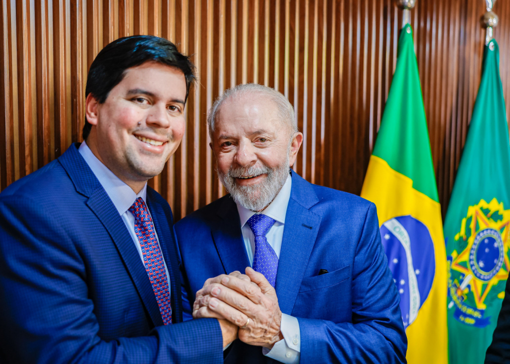 Ministro Fufuca desafia ultimato do PP e declara: ‘Estou com Lula’