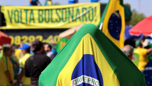 manifestantes participam do ato Pró-Bolsonaro