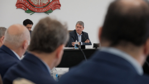 Tarcísio de Freitas e Ricardo Nunes participam de reunião de autoridades paulistas sobre ações no combate a intoxicação por metanol