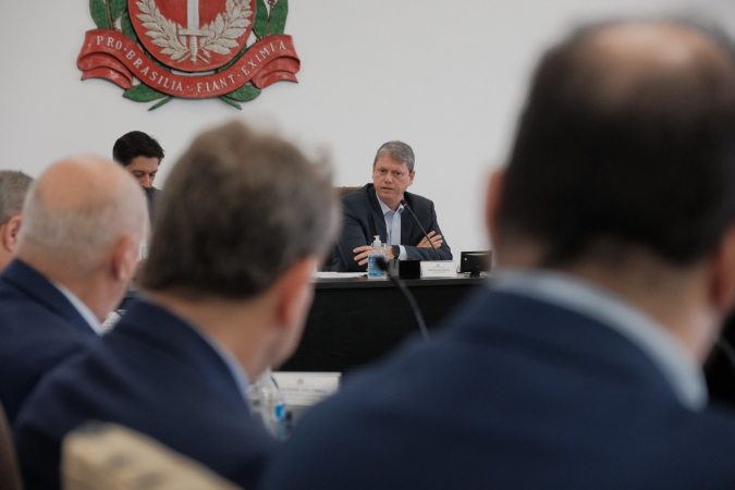 Tarcísio de Freitas e Ricardo Nunes participam de reunião de autoridades paulistas sobre ações no combate a intoxicação por metanol