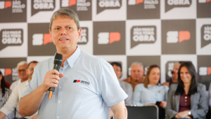 Tarcísio de Freitas na entrega da Estrada dos Porretes