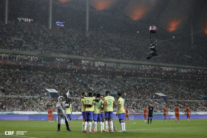 Jogadores da seleção brasileira celebram gol na vitória por 4 a 0 sobre a Coreia do Sul, em amistoso disputado em Seul