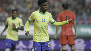 Estêvão comemora um dos dois gols que fez na goleada da seleção brasileira sobre a Coreia do Sul