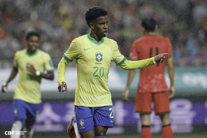 Estêvão comemora um dos dois gols que fez na goleada da seleção brasileira sobre a Coreia do Sul