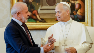 13.10.2025 – Audiência com Sua Santidade o Papa Leão XIV Presidente da República, Luiz Inácio Lula da Silva, durante audiência com Sua Santidade o Papa Leão XIV. Biblioteca do Palácio Apostólico, Vaticano. Foto: Ricardo Stuckert / PR