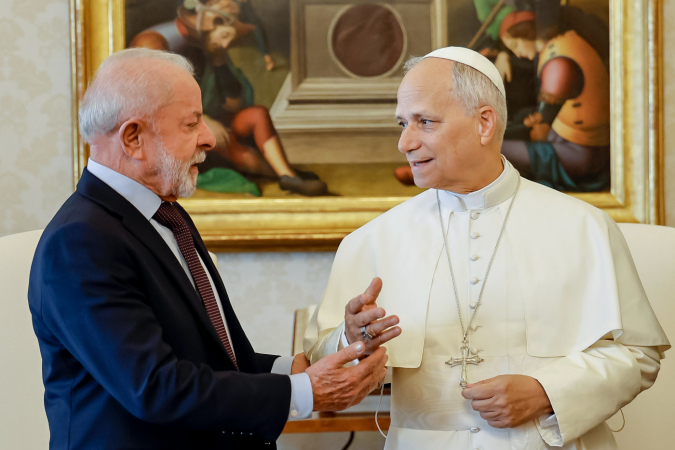 13.10.2025 – Audiência com Sua Santidade o Papa Leão XIV Presidente da República, Luiz Inácio Lula da Silva, durante audiência com Sua Santidade o Papa Leão XIV. Biblioteca do Palácio Apostólico, Vaticano. Foto: Ricardo Stuckert / PR