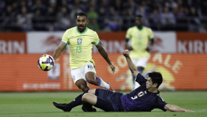 O lateral direito Paulo Henrique, da seleção brasileira, durante o duelo com o Japão em Tóqiuo