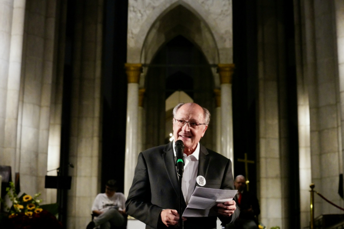 Geraldo Alckmin durante Ato Político, Cultural e Inter-religioso em memória dos 50 anos do assassinato de Vladimir Herzog na Catedral da Sé