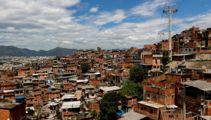 Aglomerado de casas das favelas do Complexo do Alemão