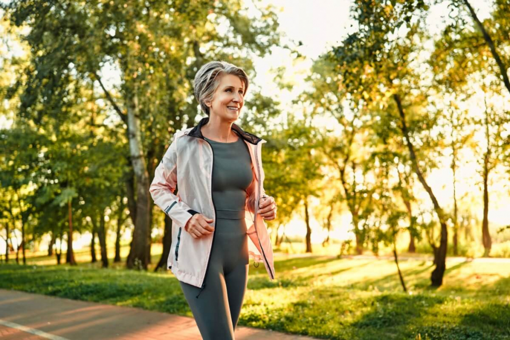 8 dicas para cuidar da saúde e da alimentação na menopausa