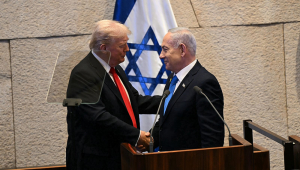 Donald Trump e Benjamín Netanyahu, no Parlamento israelense, em Jerusalém