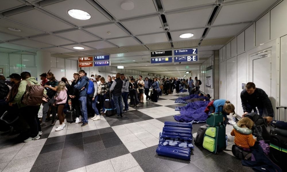 Aeroporto de Munique é fechado por segunda noite seguida após alerta de drones