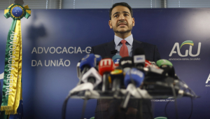 O advogado-geral da União, Jorge Messias, durante pronunciamento à imprensa para anunciar o resultado da análise jurídica realizada pela Advocacia-Geral da União (AGU) sobre o Decreto Presidencial nº 12.499/2025 relativo ao Imposto sobre Operações Financeiras