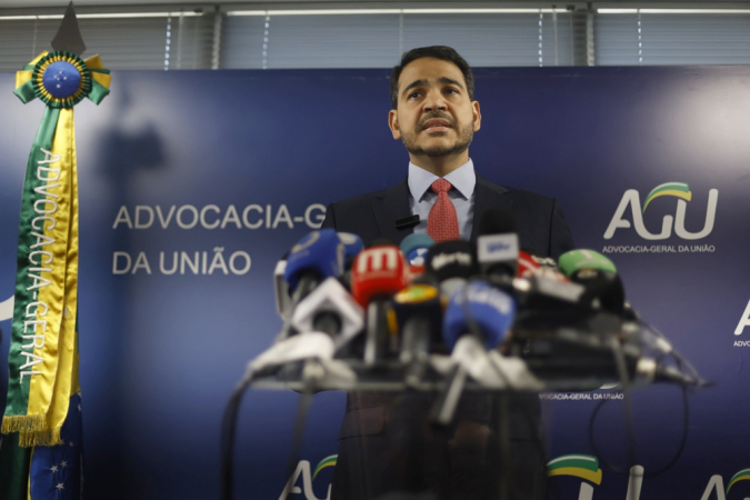O advogado-geral da União, Jorge Messias, durante pronunciamento à imprensa para anunciar o resultado da análise jurídica realizada pela Advocacia-Geral da União (AGU) sobre o Decreto Presidencial nº 12.499/2025 relativo ao Imposto sobre Operações Financeiras