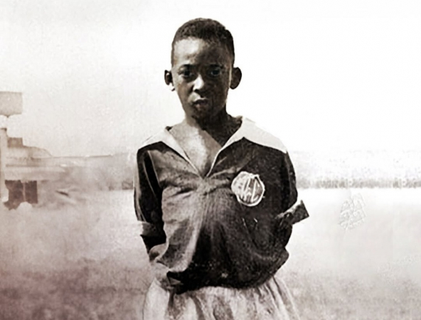 Foto da infância de Pelé publicada na conta do Rei no Instagram