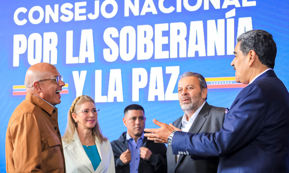 Governo de Maduro vê com ‘extremo alerta’ uso da CIA como ‘ameaça’ contra a Venezuela