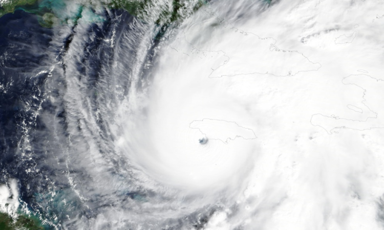 Imagem de satélite disponibilizada pelo aplicativo Worldview da NASA, parte do Sistema de Dados e Informações de Ciências da Terra da NASA (ESDIS), mostra o furacão Melissa se aproximando da Jamaica