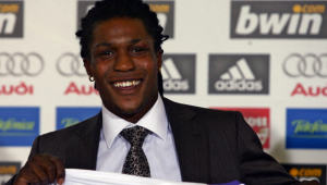 Royston Drenthe, ex-jogador de Real Madrid, Everton, Feyenoord e Reading, é hospitalizado após sofrer um acidente vascular cerebral (AVC)