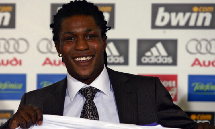 Royston Drenthe, ex-jogador de Real Madrid, Everton, Feyenoord e Reading, é hospitalizado após sofrer um acidente vascular cerebral (AVC)
