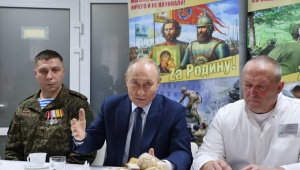 Presidente russo Vladimir Putin visita o Hospital Clínico Militar Central P.V. Mandryka, em Moscou