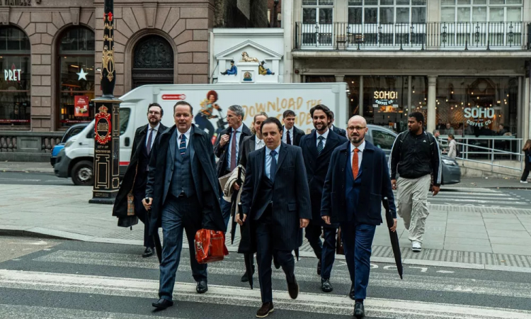 Felipe Massa chega ao Tribunal Superior de Londres para audiências do processo pelo título de 2008 da F-1