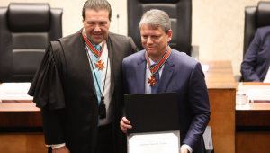 Governador Tarcísio de Freitas, durante Sessão Solene de Outorga do Colar do Mérito Eleitoral Paulista