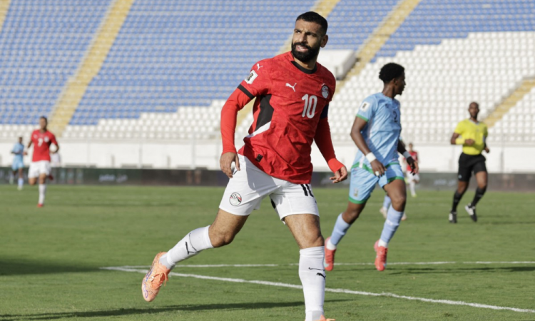 Mohamed Salah, durante partida das eliminatórias da Copa do Mundo 2026 entre Djibuti e Egito no Estádio Larbi Zaouli, em Casablanca