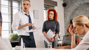 Líder cada vez mais necessita compreender a empresa como um organismo vivo, onde cada colaborador e decisão formam um sistema interligado