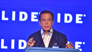 João Doria afirma que, se as eleições de 2026 fossem hoje, apoiaria um candidato de centro em vez de Lula ou um ligado a Bolsonaro