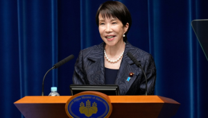Primeira-ministra do Japão, Sanae Takaichi, discursa durante uma coletiva de imprensa no gabinete do primeiro-ministro, em Tóquio