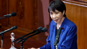 Nova primeira-ministra do Japão, Sanae Takaichi, faz um discurso político, em Tóquio