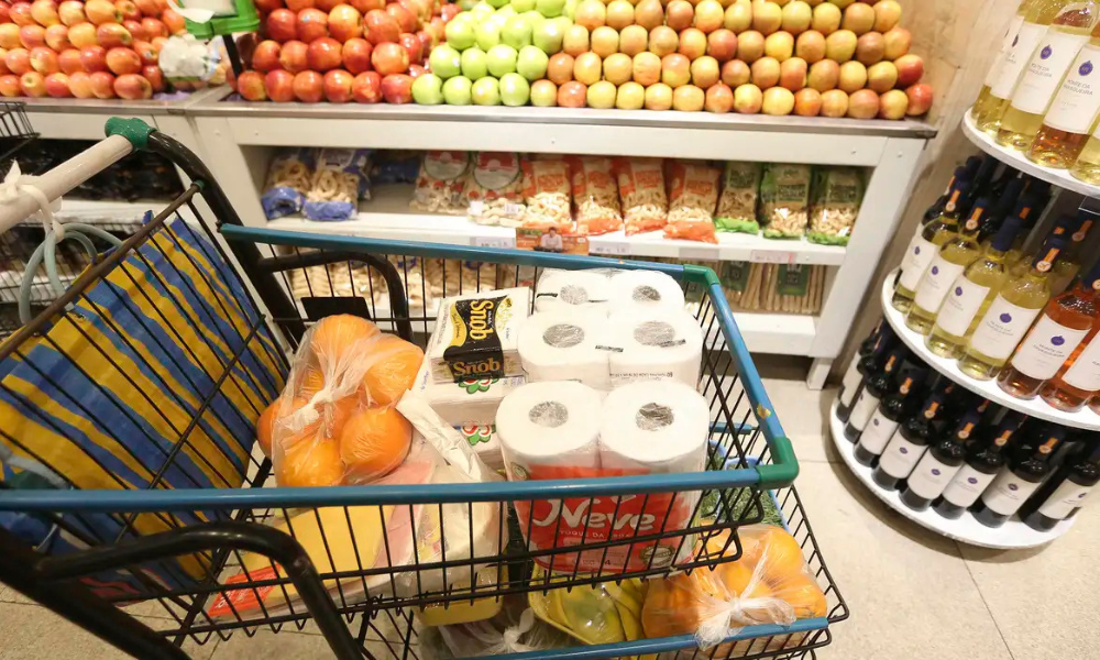 Vendas no comércio crescem 0,2% em agosto, após quatro meses de queda