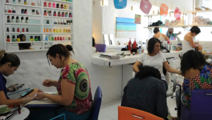 Anvisa proíbe a utilização de duas substâncias que podem estar presentes em produtos usados para fazer unhas ou esmaltação em gel