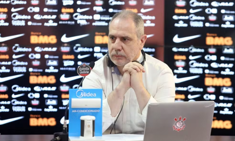 Corinthians afasta por tempo indeterminado o diretor financeiro Roberto Gavioli