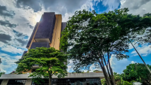 Contas externas do Brasil tiveram saldo negativo de US$ 9,774 bilhões em setembro, informou o Banco Central (BC)