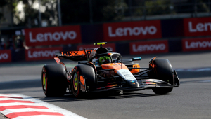 Lando Norris, da McLaren, participa do treino classificatório para o GP do México de Fórmula 1 neste sábado, no Autódromo Hermanos Rodríguez, na Cidade do México