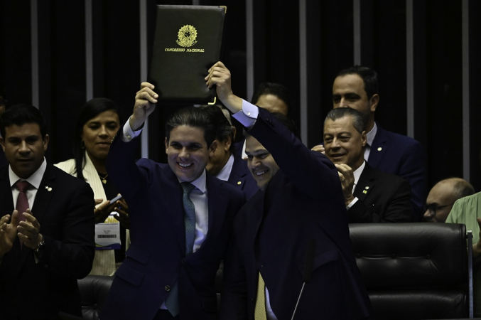 Senador Davi Alcolumbre e Deputado Hugo Motta assinam emenda Constitucional