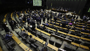 Câmara dos Deputados derrubou a pauta da MP alternativas ao aumento do IOF, tributação de títulos de investimentos e cobrança retroativa a bets