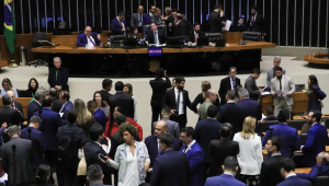 Câmara aumenta penas para crimes como extorsão e escudo humano